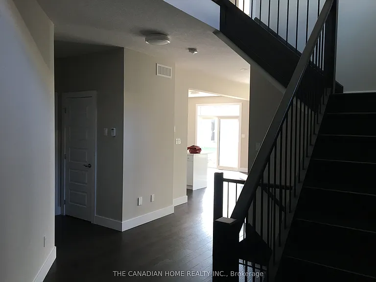 1753 Brayford Ave — Photo 2