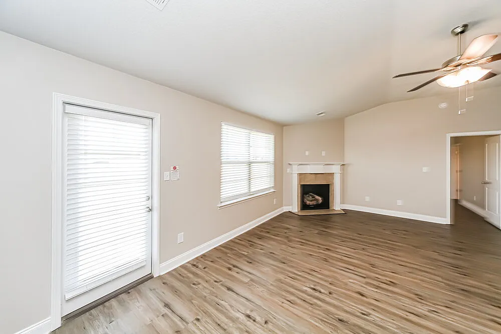 4 bed, 2.0 bath, 1930 sqft, $2,225 — Photo 4
