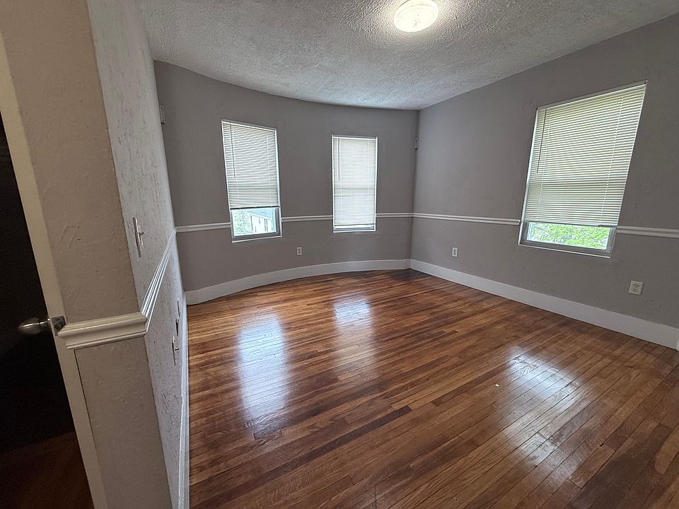 1st image of 32 Callender St #3