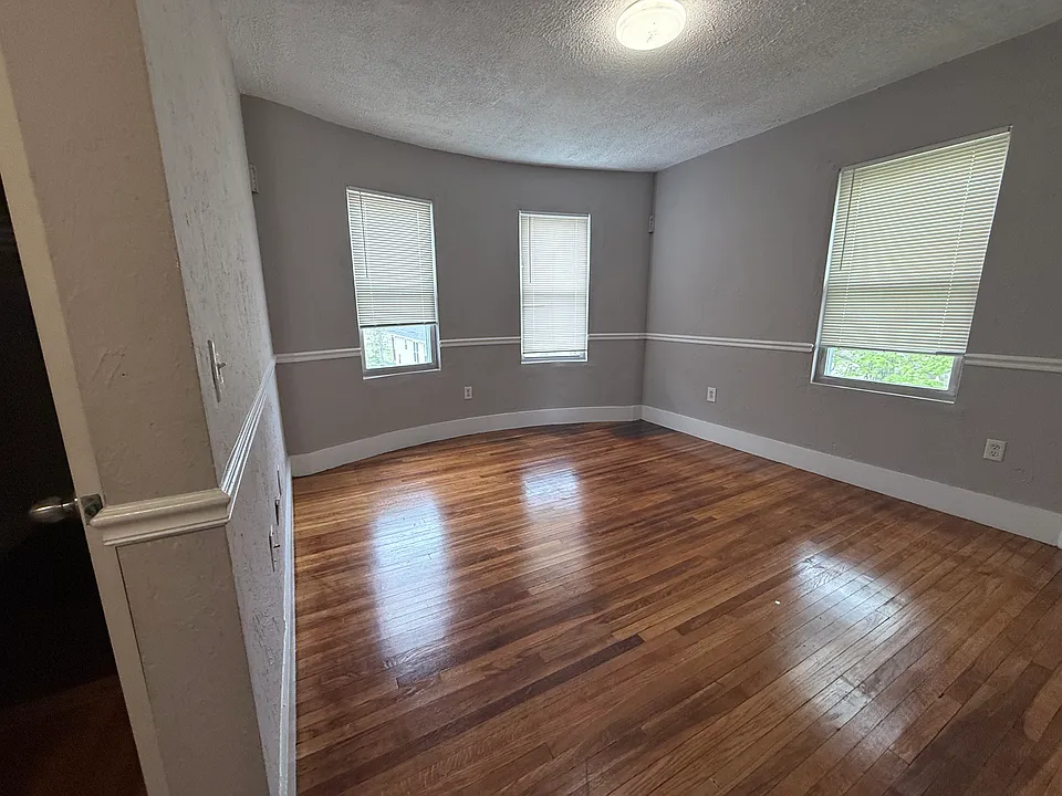 32 Callender St #3