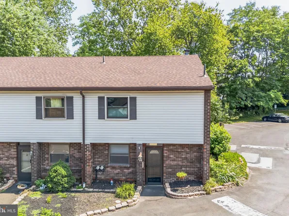24 Village Pl #V, Hatboro, PA 19040