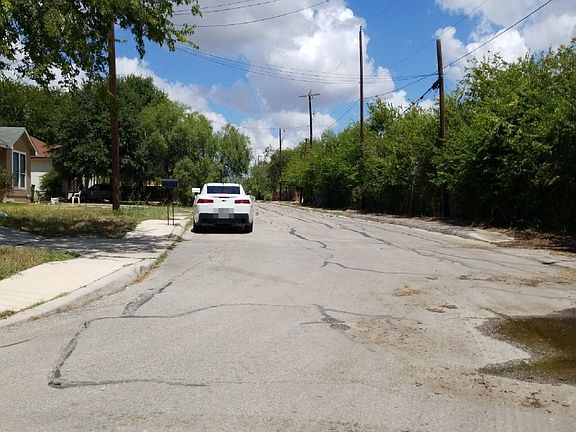 4th image of 2731 Crater Dr