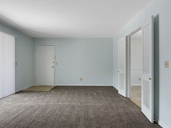 4th image of 425 W 87th Pl APT D