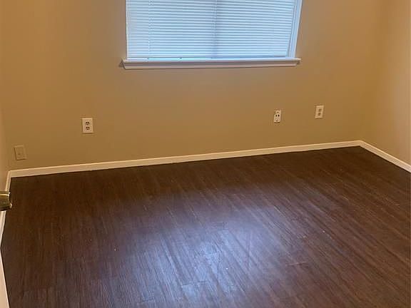 4th image of 3811 Meadow Place Dr