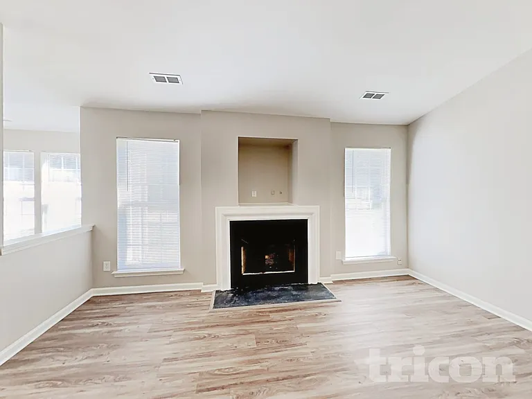 1816 Oakdale Green Dr — Photo 3
