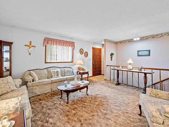 3rd image of 122 Residence St