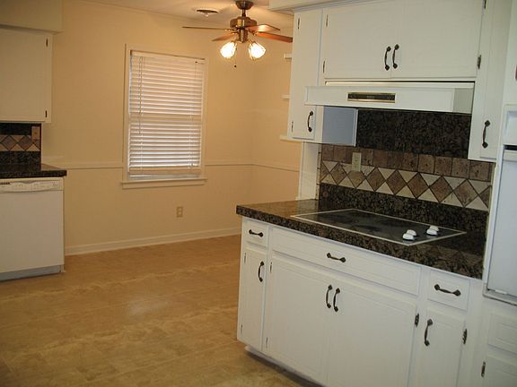 3rd image of 3150 Woodfern Dr
