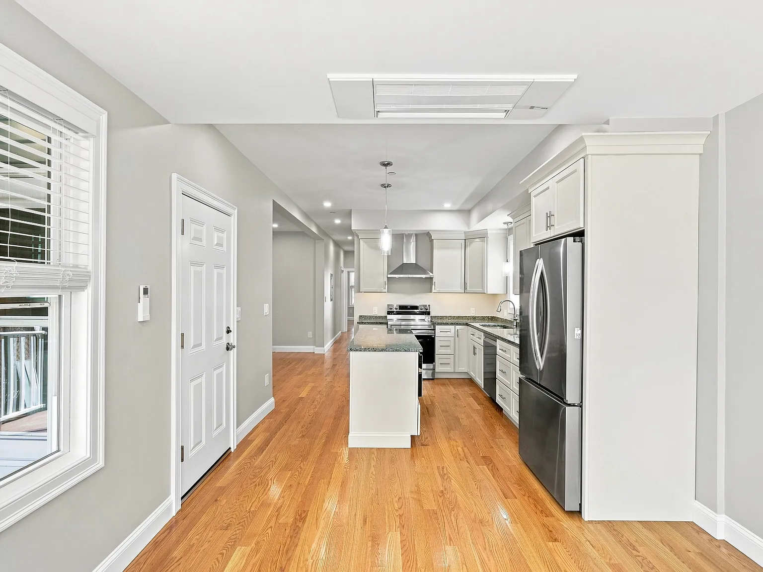2 bed, 1.5 bath, 1200 sqft, $4,500 — Photo 3