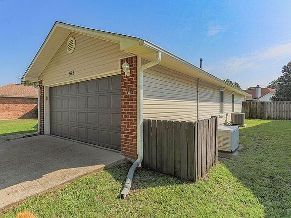 5th image of 562 Desert Oak Dr