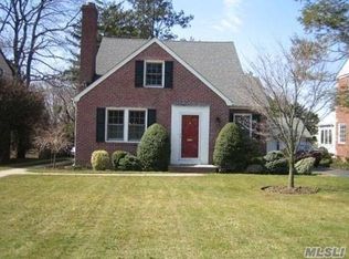 461 Mineola Blvd, Williston Park, NY 11596