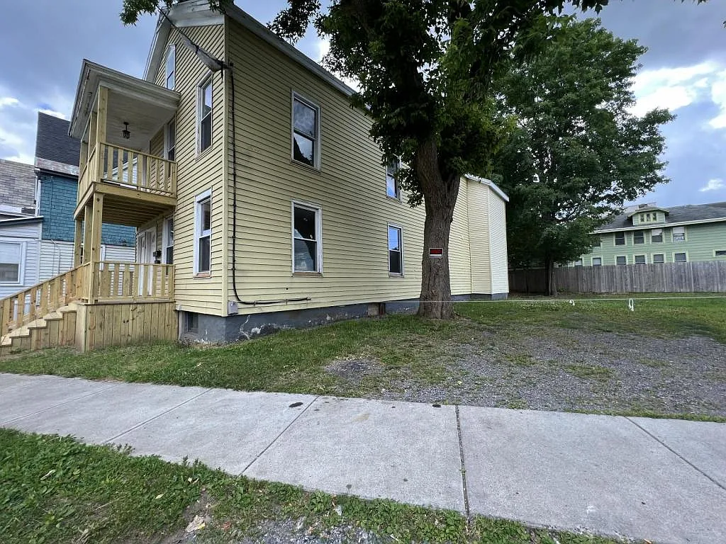 Building Photo - 1441 Francis St