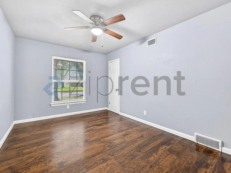 2332 Grandview Dr — Photo 12