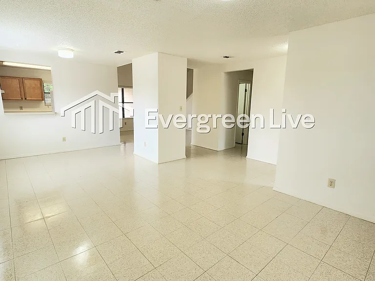 2303 Sandia Ct — Photo 3