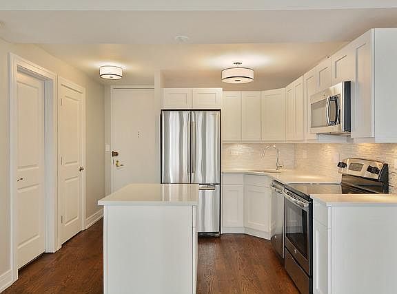 2nd image of 100 E Walton St APT 25C