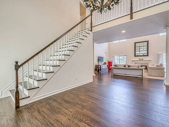 4th image of 77 Whippoorwill Ln