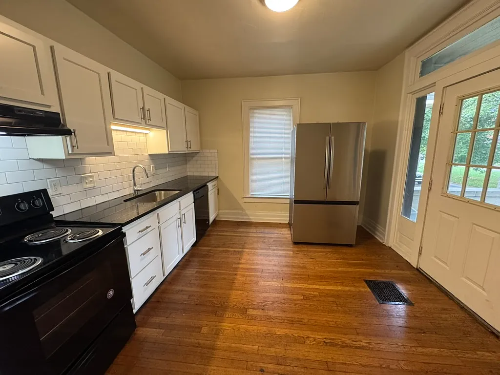 394 E 15th Ave — Photo 3