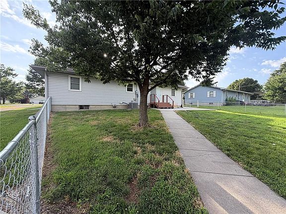 3rd image of 320 N 4th St
