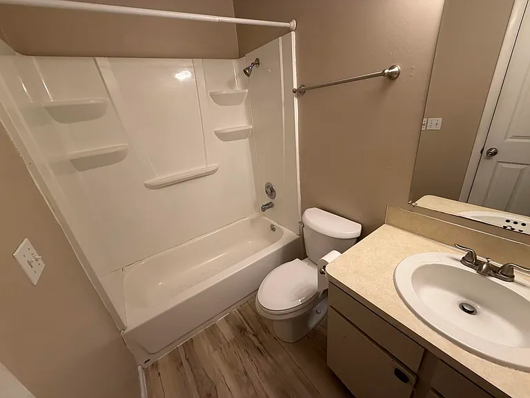 460 Elm St #3 — Photo 3