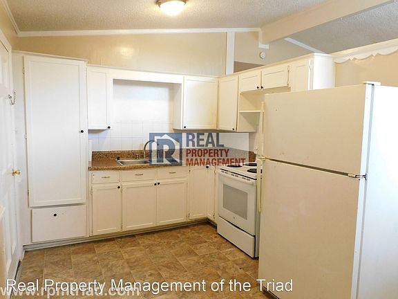4th image of 4220 Hampshire Dr