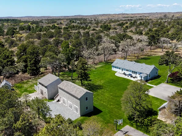 11 Oak Ln, West Tisbury, MA 02575