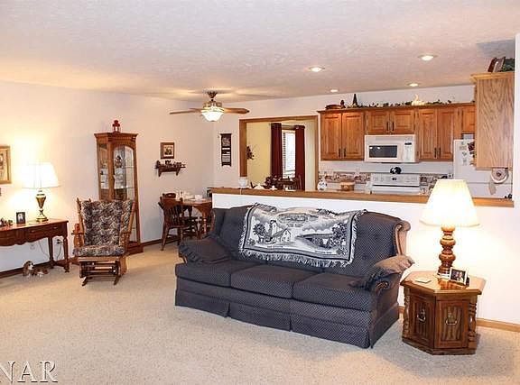 3rd image of 707 Kingwood Dr