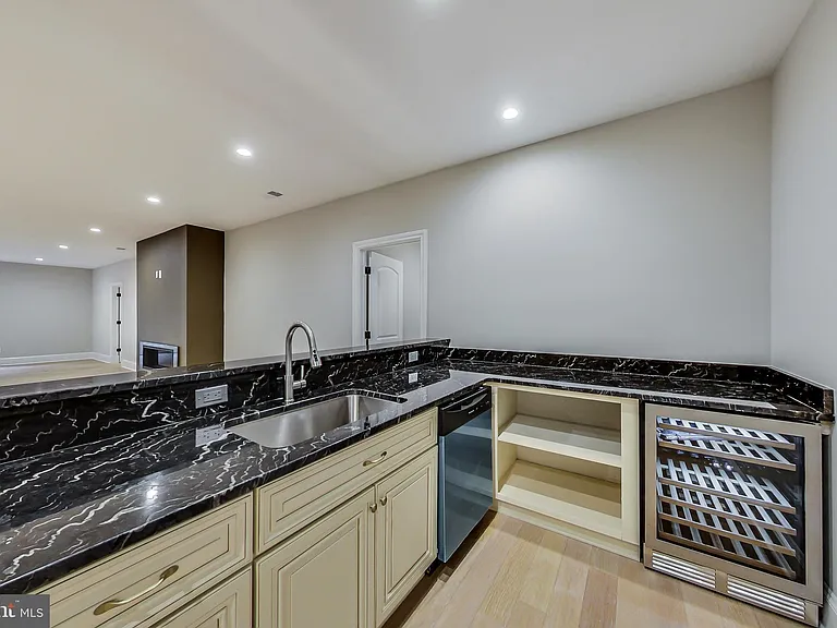 3104 Sleepy Hollow Rd — Photo 48