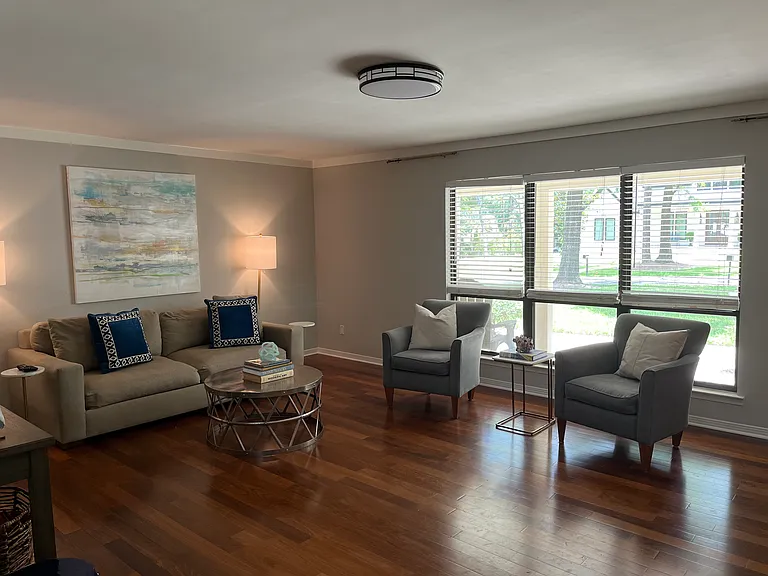 121 Spring Dr — Photo 13