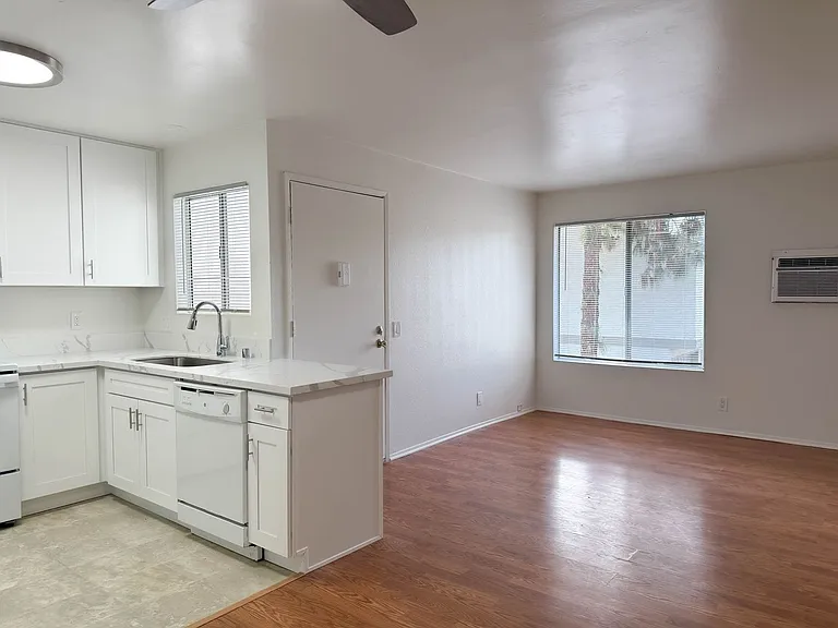 Uptown Villas — Photo 8