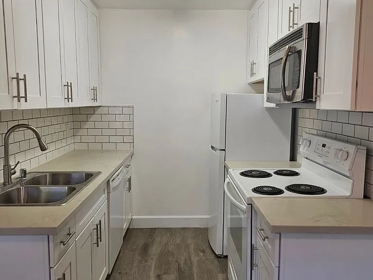 984 Kiely Blvd #B — Photo 1