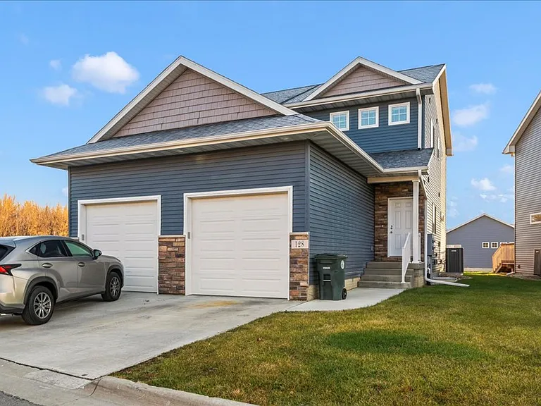 Summerland Twinhomes | Waterloo | Near Lost Island Waterpark — Photo 23