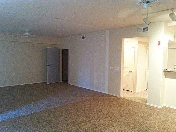 4th image of 987 W Washington St APT 208