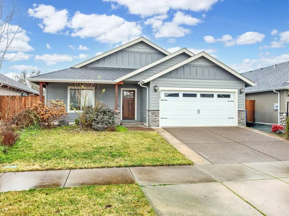 2807 Esther Ln, Grants Pass, OR 97527