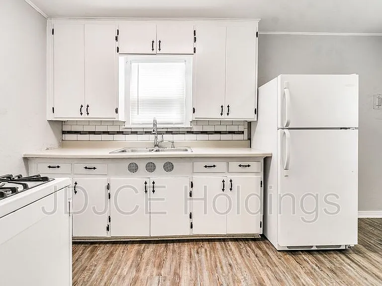 536 E Northrup Dr — Photo 7
