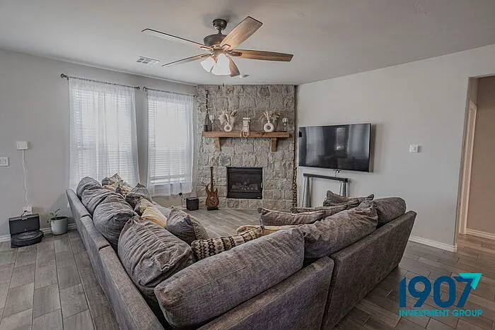 2501 Caden Ct — Photo 4