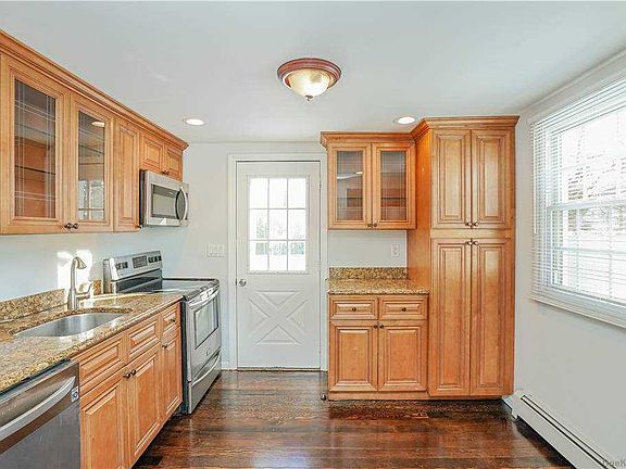 5th image of 358 Oakwood Ave