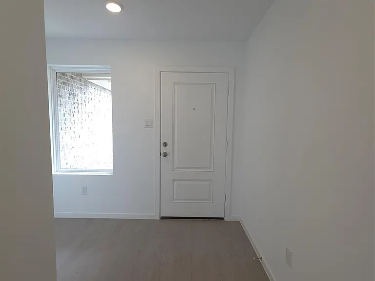 26930 Cascade Sunrise St — Photo 4