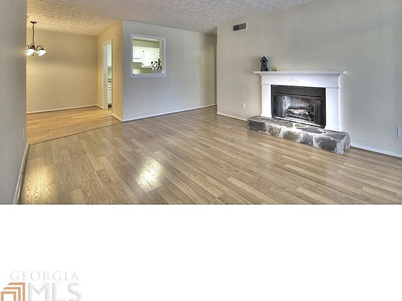 2nd image of 1805 Country Park Dr SE