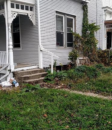 5th image of 915 Fairbanks Ave