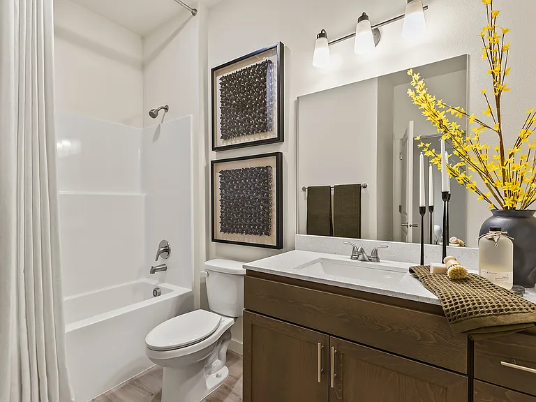Jailen's Pointe Apartments — Photo 15