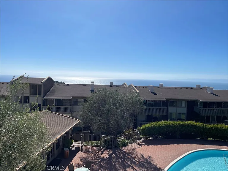 6542 Ocean Crest Dr — Photo 4