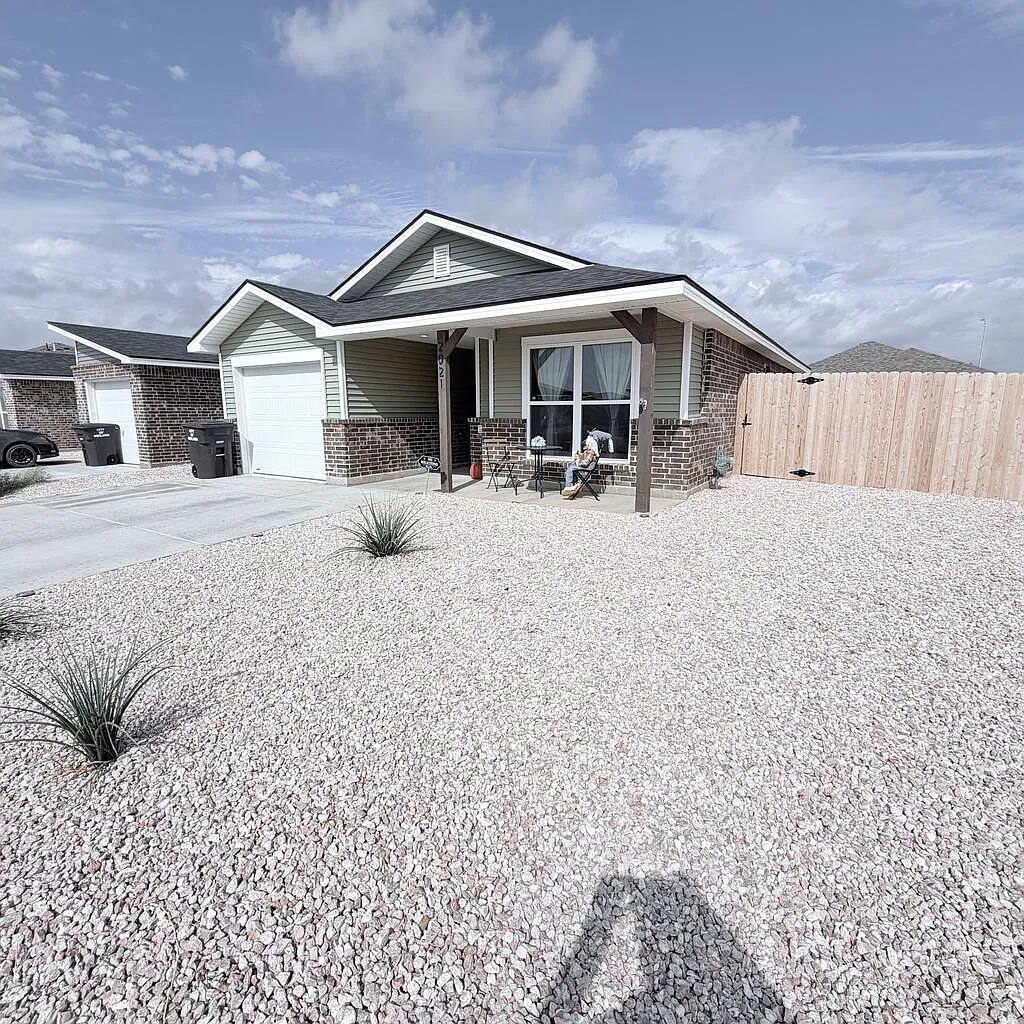 2 bed, 2.0 bath, 1290 sqft, $1,900 — Photo 2