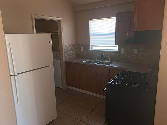 3rd image of 443 Greggerson Dr