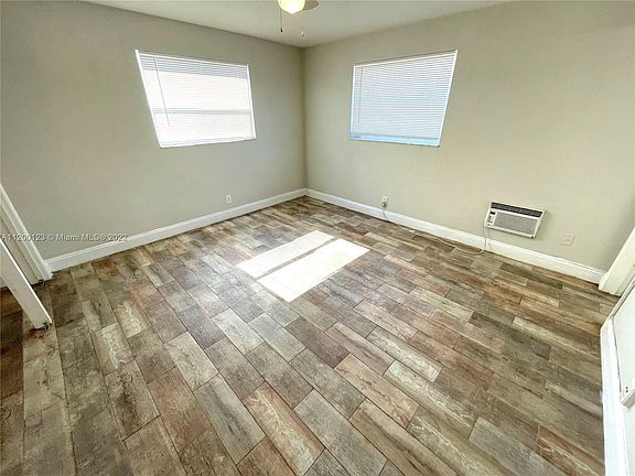 4th image of 207 SE 4th Ave
