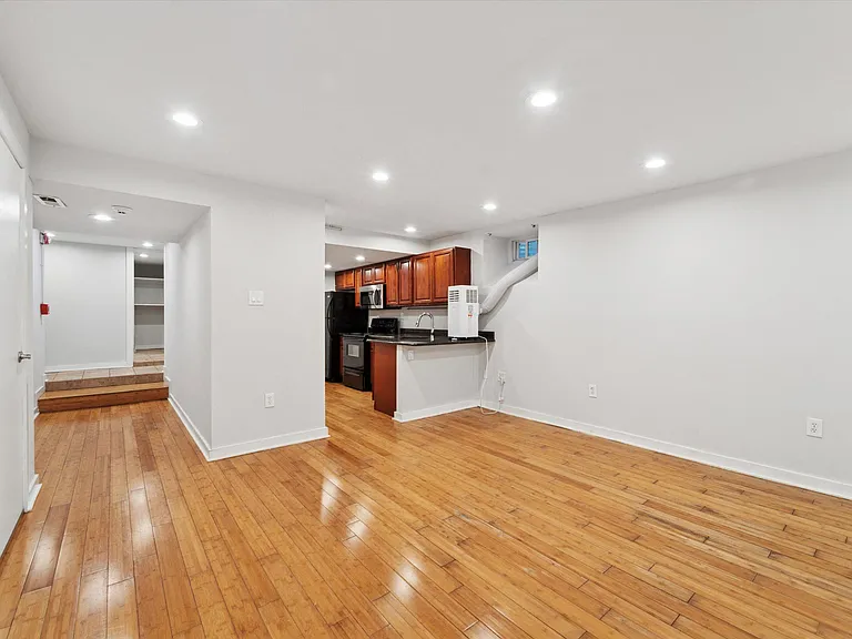 359 Lyceum Ave — Photo 9