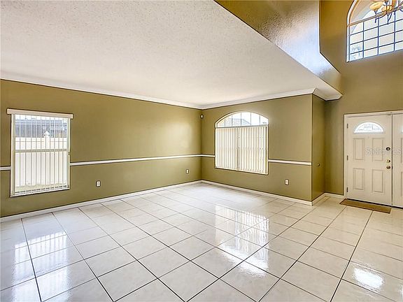 4th image of 403 Spice Ct