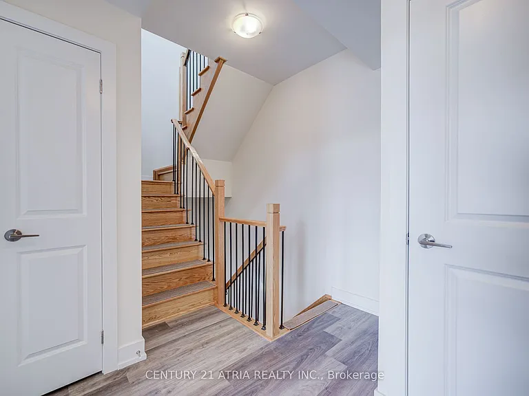 1 Bond Cres #1 — Photo 26