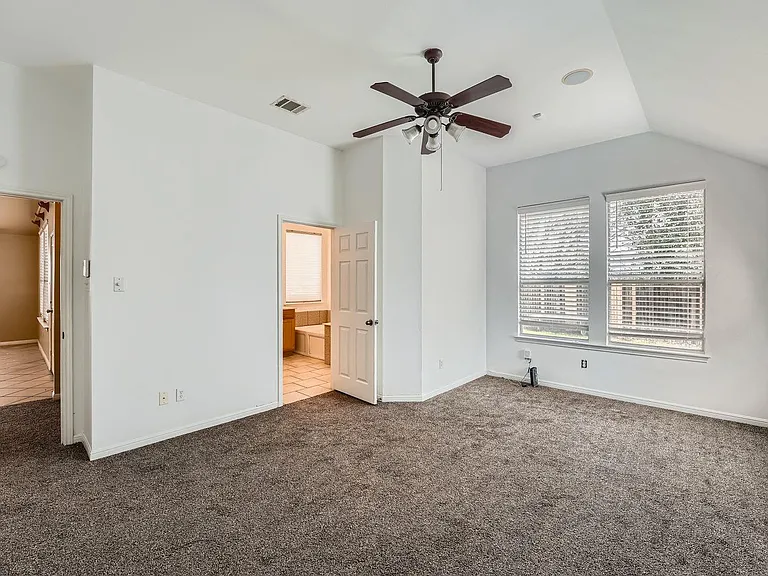 1402 Weatherford Dr — Photo 10