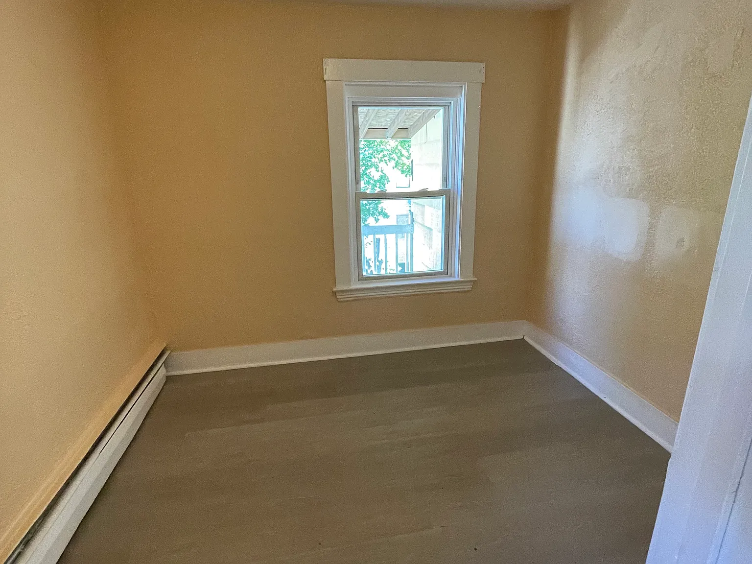 4 bed, 1900 sqft, $2,000 — Photo 2