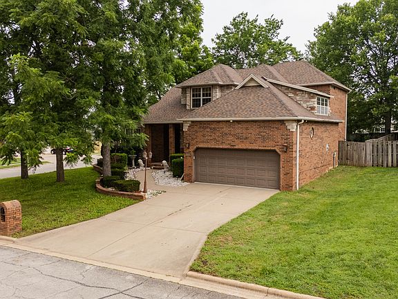 3rd image of 2229 E Kentwood Street