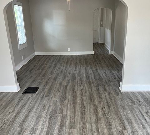 5th image of 801 Jackson St